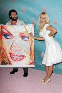 Pamela Anderson feet photo thumbnail