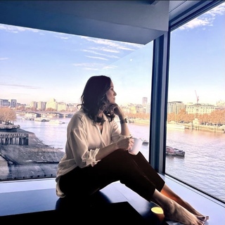 Andrea McLean feet photo thumbnail