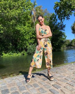 Carolina Ardohain feet photo thumbnail