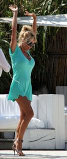 Pamela Anderson feet photo thumbnail