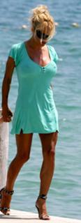 Pamela Anderson feet photo thumbnail
