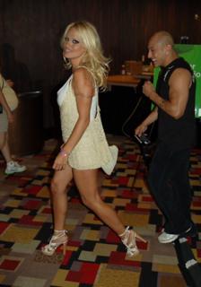 Pamela Anderson feet photo thumbnail