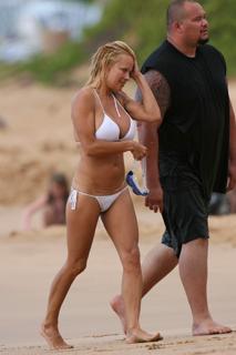 Pamela Anderson feet photo thumbnail