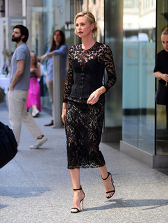 Charlize Theron feet photo thumbnail
