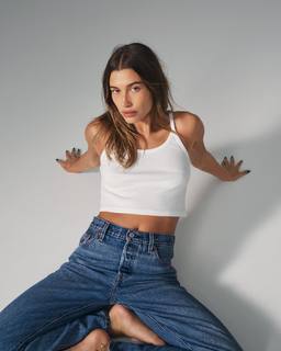 Hailey Bieber feet photo thumbnail