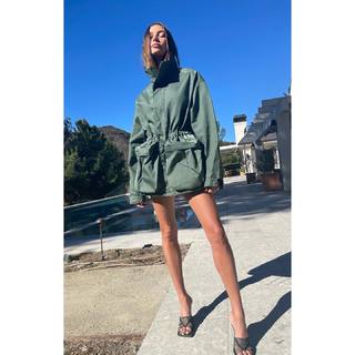 Hailey Bieber feet photo thumbnail