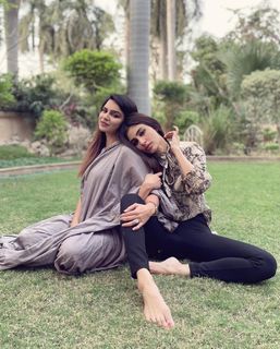 Mouni Roy feet photo thumbnail