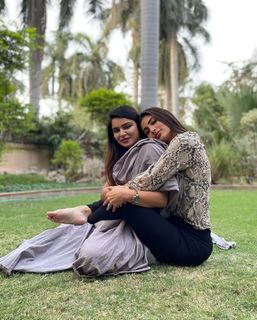 Mouni Roy feet photo thumbnail
