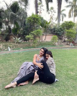 Mouni Roy feet photo thumbnail