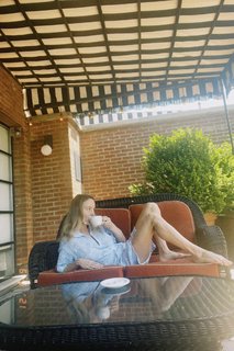 Brie Larson feet photo thumbnail