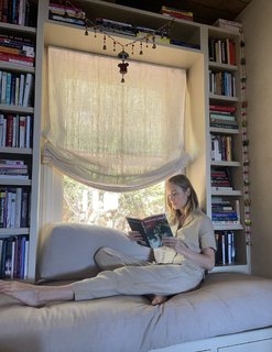 Brie Larson feet photo thumbnail