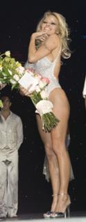 Pamela Anderson feet photo thumbnail