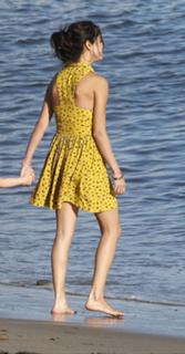 Selena Gomez feet photo thumbnail