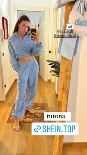 Melita Toniolo feet photo thumbnail