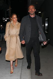 Jennifer Lopez feet photo thumbnail
