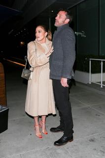 Jennifer Lopez feet photo thumbnail