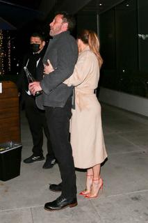 Jennifer Lopez feet photo thumbnail