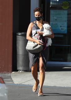 Nicole Murphy feet photo thumbnail