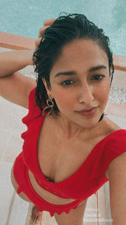 Ileana D'Cruz feet photo thumbnail