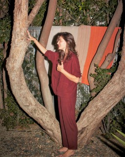 Phoebe Tonkin feet photo thumbnail