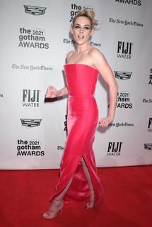 Kristen Stewart feet photo thumbnail