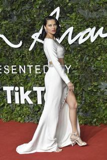 Adriana Lima feet photo thumbnail