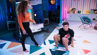 Sofie Dossi feet photo thumbnail