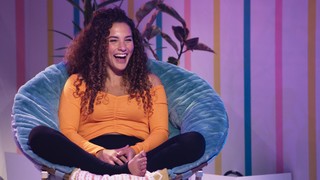 Sofie Dossi feet photo thumbnail