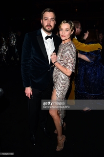 Laura Whitmore feet photo thumbnail