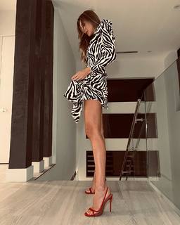 Seyma Subasi feet photo thumbnail