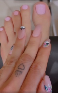 Nicole Neumann feet photo thumbnail