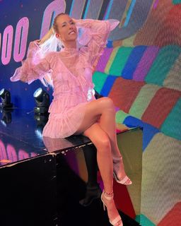 Nicole Neumann feet photo thumbnail