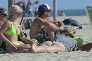 Kesha feet photo thumbnail