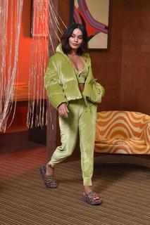 Vanessa Hudgens feet photo thumbnail
