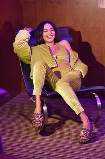 Vanessa Hudgens feet photo thumbnail