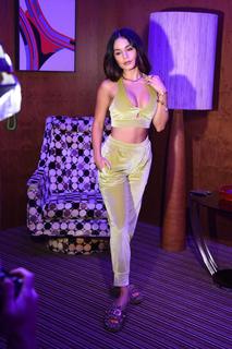 Vanessa Hudgens feet photo thumbnail