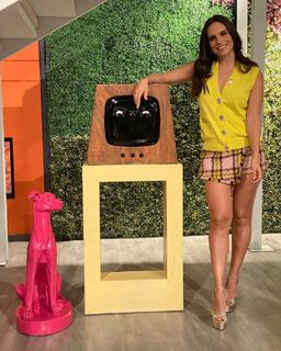Tania Rincón feet photo thumbnail