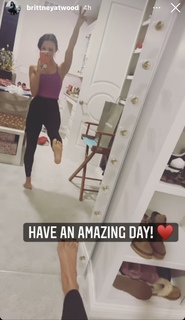 Brittney Smith feet photo thumbnail