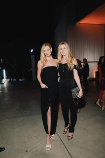 Karlie Kloss feet photo thumbnail