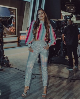 Vanessa Claudio feet photo thumbnail