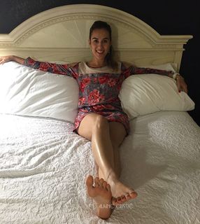 Alaine Crissiê feet photo thumbnail
