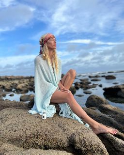 Nicole Neumann feet photo thumbnail