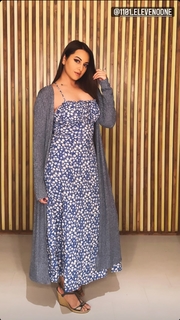 Sonakshi Sinha feet photo thumbnail