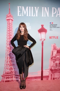 Lily Collins feet photo thumbnail