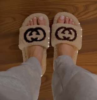Karolina Pisarek feet photo thumbnail