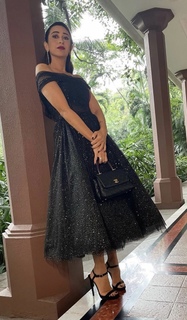 Karisma Kapoor feet photo thumbnail