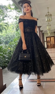 Karisma Kapoor feet photo thumbnail