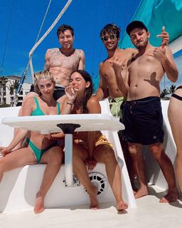 Natalie Noel Mariduena feet photo thumbnail