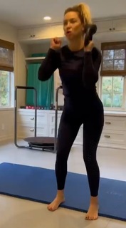 Kate Hudson feet photo thumbnail