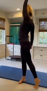 Kate Hudson feet photo thumbnail